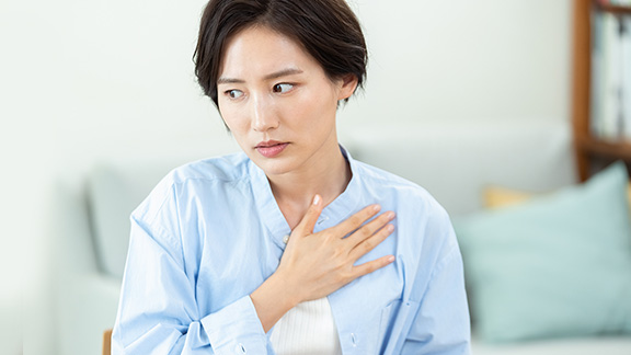 それは脳からの電気信号が乱れているからです！