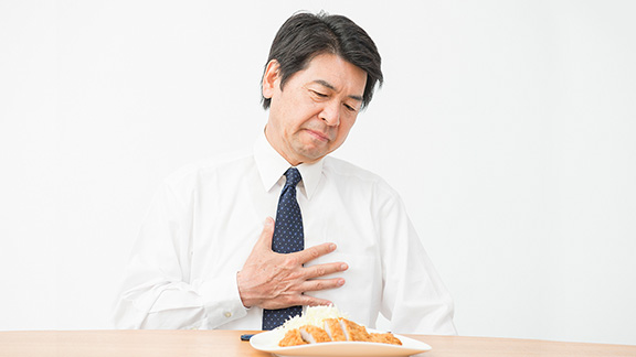 胃もたれの原因は自律神経にあった！