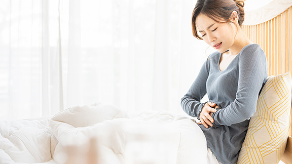 20代の約半数が生理痛で悩んでいる！