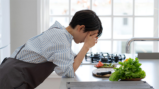 約8割の女性が<br />
PMSの症状で悩んでいる！